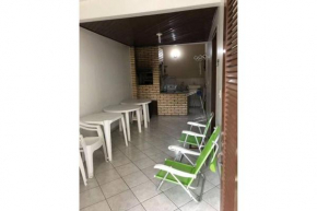 Отель Casa em Bombinhas Próximo a Praia  Бомбиньяс